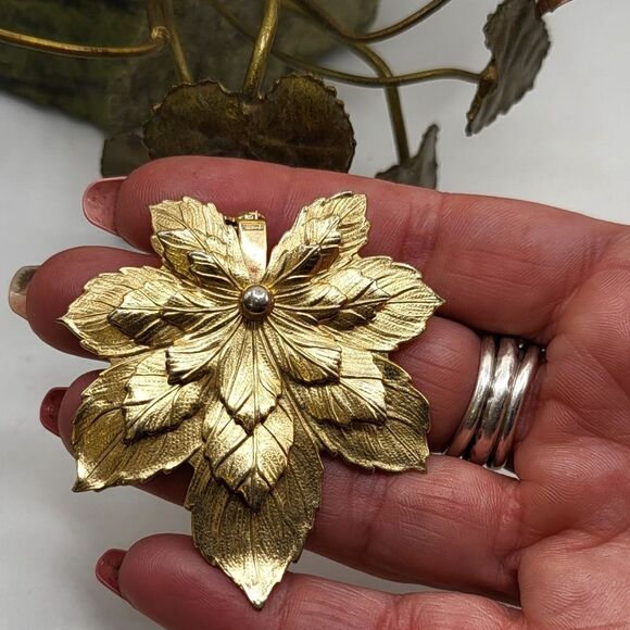 "5/$25" Vintage Gold Leaf Brooch Pin - Picture 6 of 6